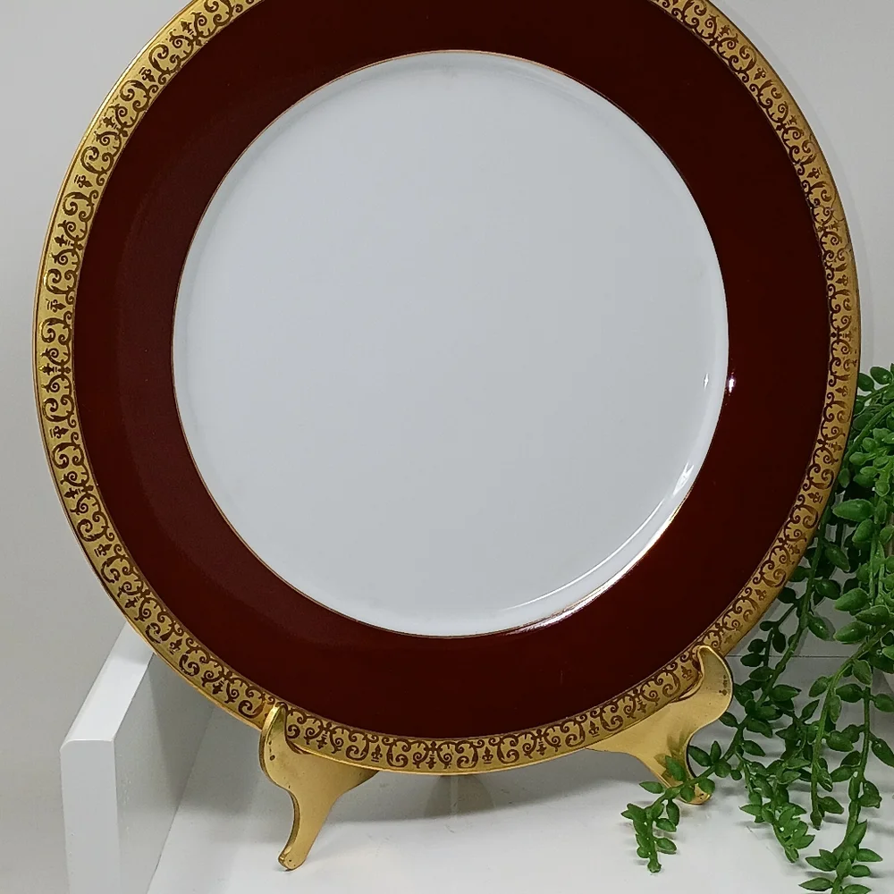 Royal Gallery, Gold Buffet 10inch Red Dinner Plate. - Picture 3 of 5
